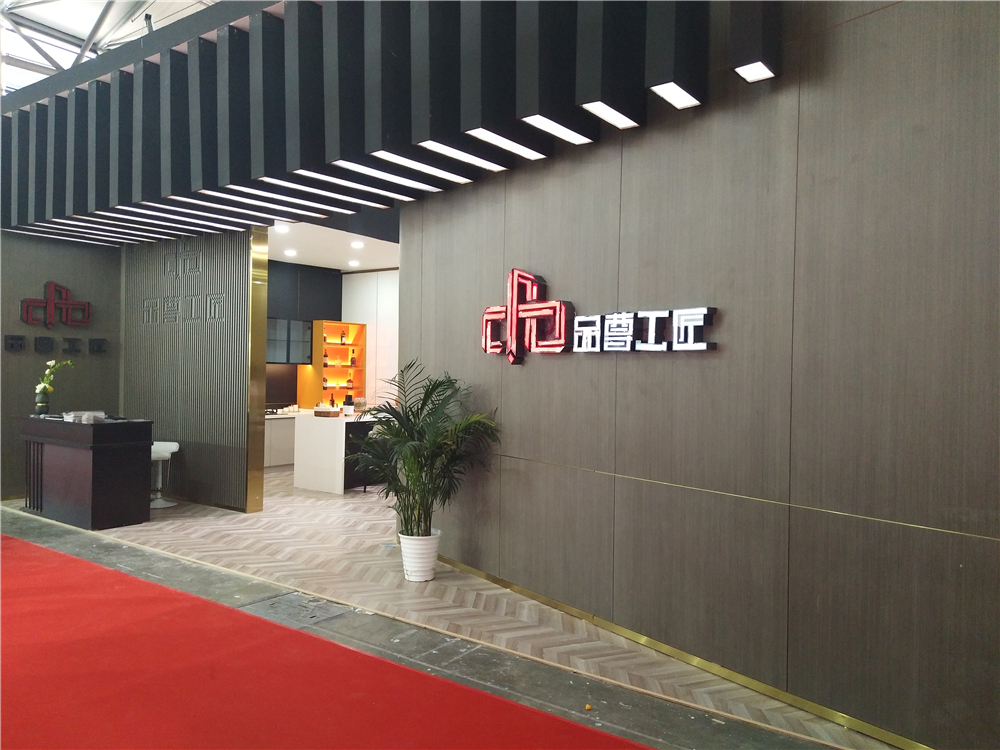 品尊工匠張董：原木現代輕奢，將環保進行到
